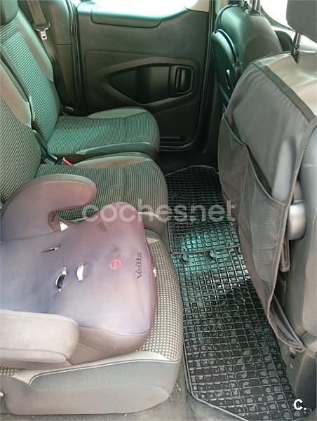 Usado Peugeot Partner Tepee Outdoor 120 CV (88 kW) 2016 Gris / plata Monovolumen