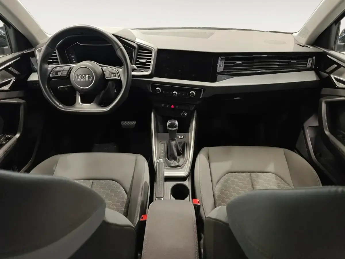 Usado Audi A1 Sportback 110 CV (80 kW) 2022 Gris/plata Utilitario