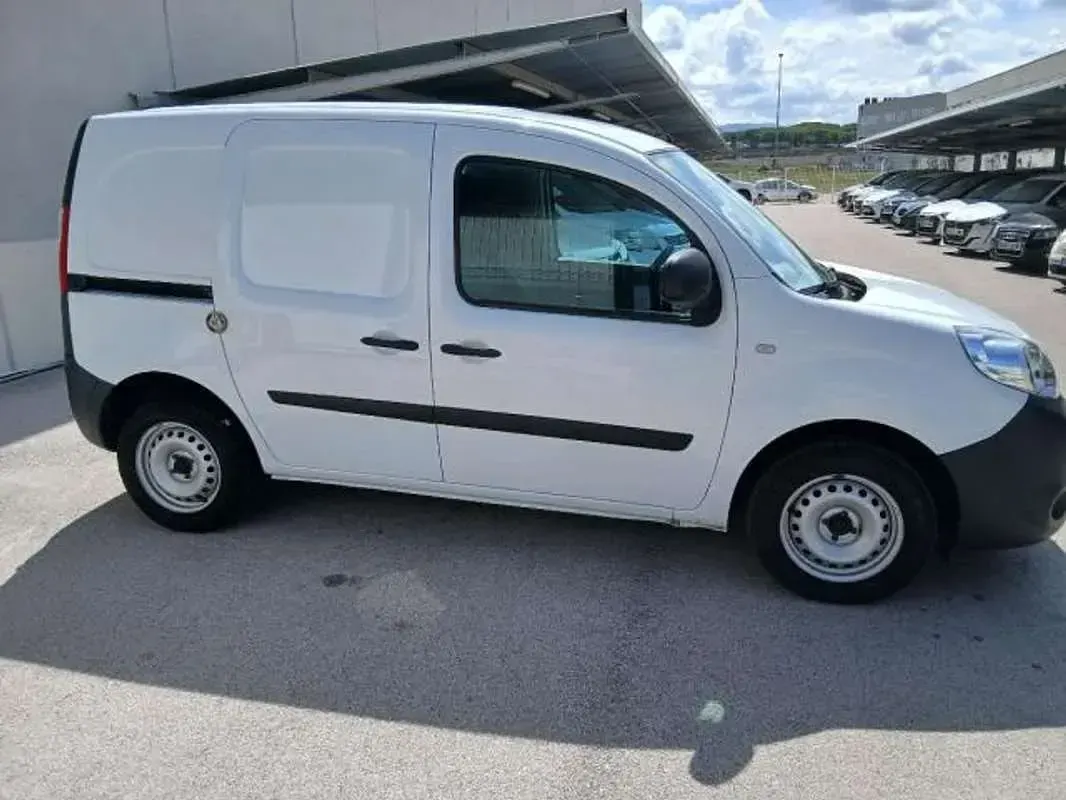 Usado Renault Kangoo 75 CV (55 kW) 2018 Blanco Monovolumen