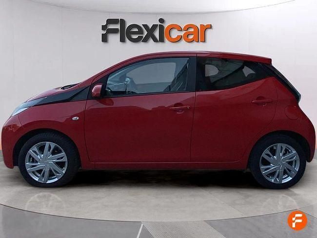 Usado Toyota Aygo X-play 72 CV (52 kW) 2018 Rojo Utilitario