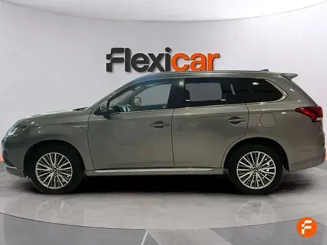 Usado Mitsubishi Outlander P-HEV Motion 224 CV (164 kW) 2020 Gris