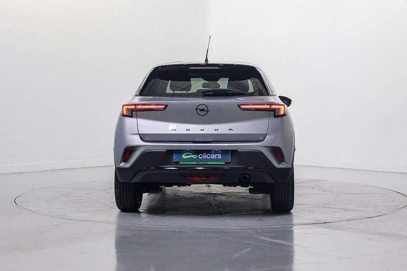 Usado Opel Mokka GS Line 110 CV (80 kW) 2022 Plateado SUV