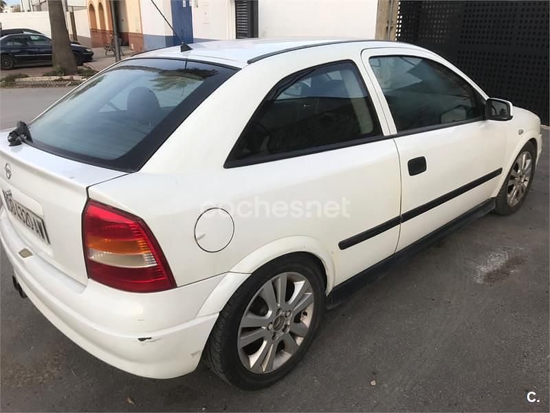 Usado Opel Astra Sportive 136 CV (100 kW) 2000 Blanco Berlina