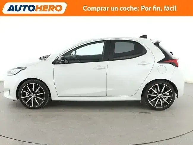 Begagnad Toyota Yaris Hybrid Sport 131 HK (96 kW) 2025 Vit Sedan