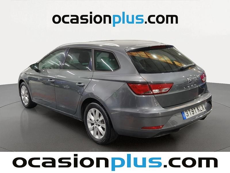 Usado Seat Leon Style 115 CV (84 kW) 2018 Gris Monovolumen