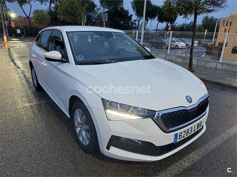 Usado Skoda Scala Ambition 95 CV (69 kW) 2022 Blanco Utilitario