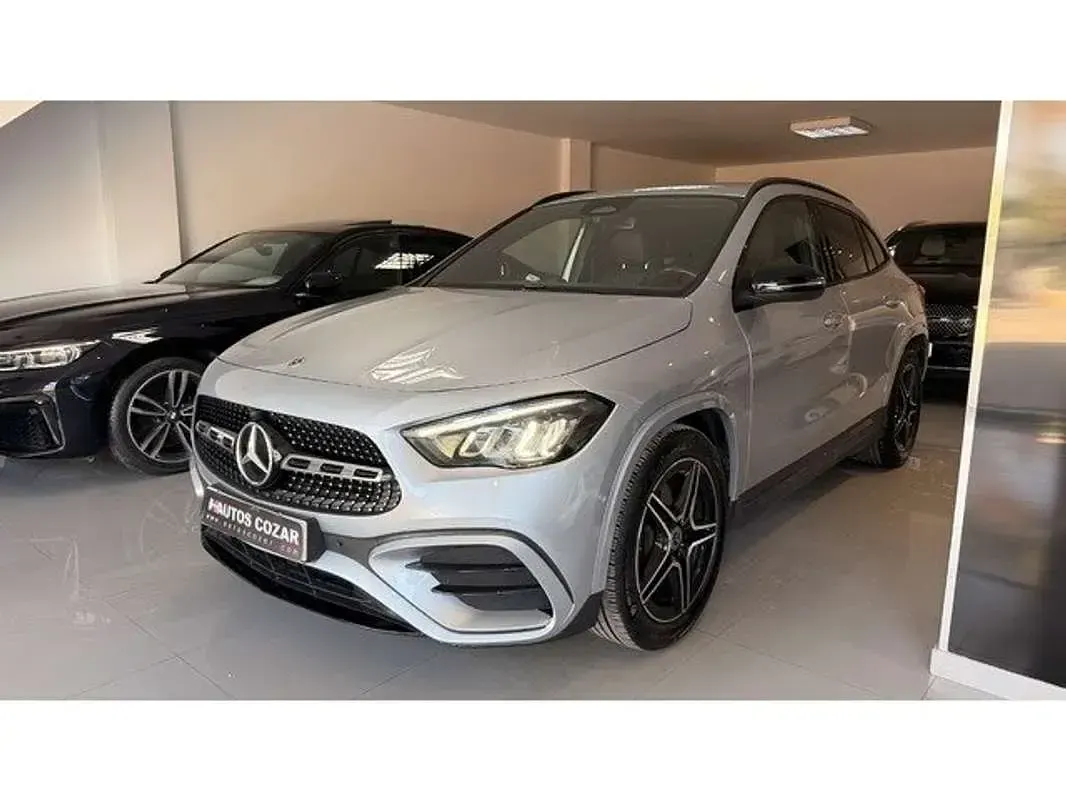 Usado Mercedes GLA200 150 CV (110 kW) 2024 Gris SUV