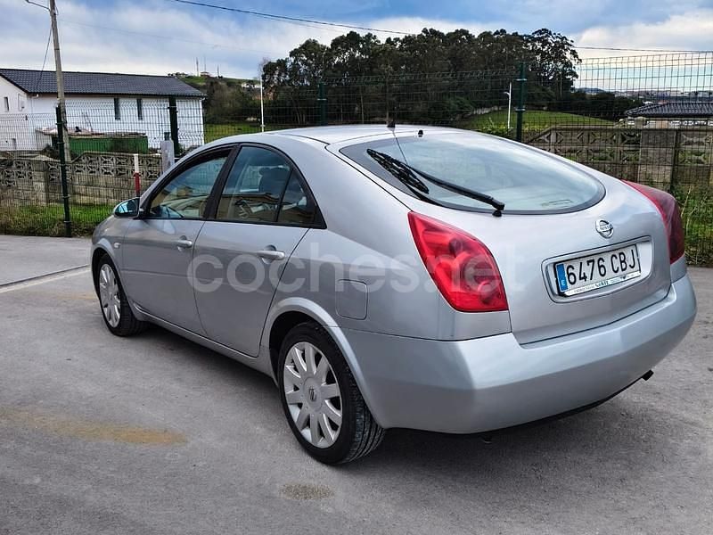 Usado Nissan Primera Tekna 126 CV (92 kW) 2002 Gris / plata Berlina