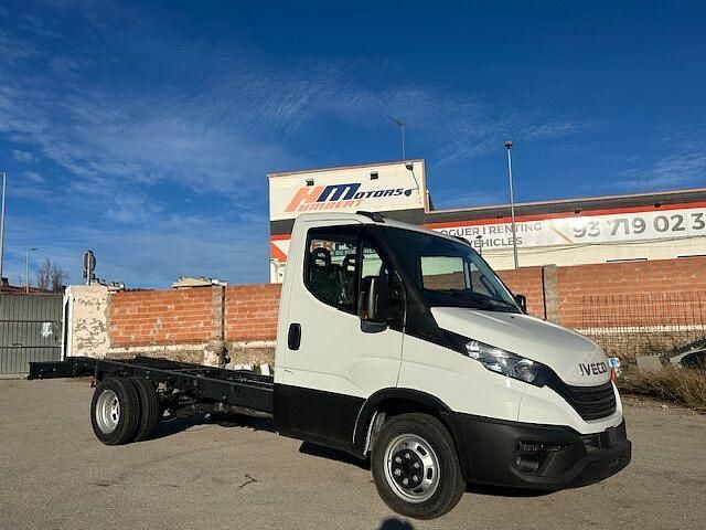 Blanco Nuevo 2024 Iveco Daily Berlina | 36.350 € - Imagen 1/4