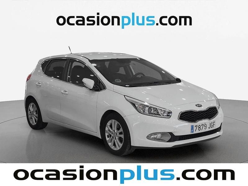 Begagnad Kia Ceed 90 HK (66 kW) 2015 Vit Halvkombi