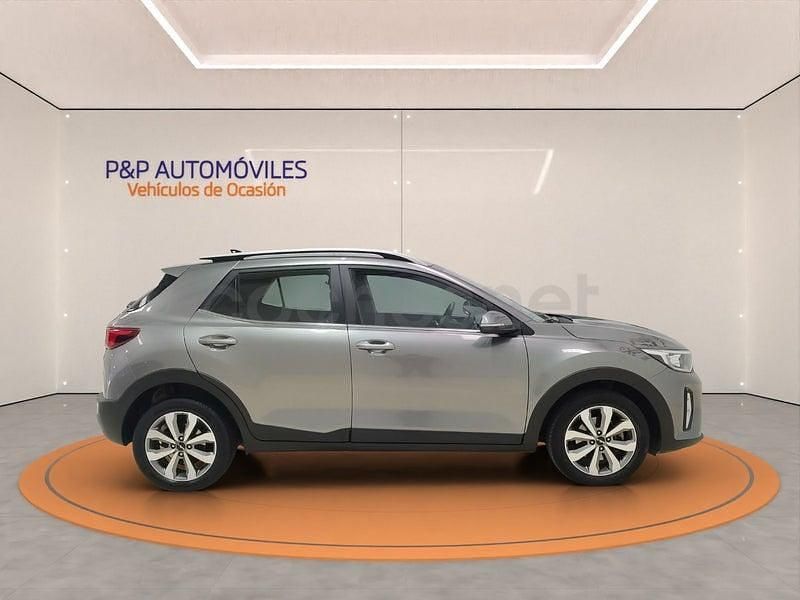 Usado Kia Stonic 84 CV (61 kW) 2021 Gris / plata SUV