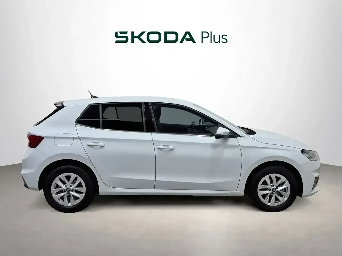 Usado Skoda Fabia Selection 95 CV (69 kW) 2025 Blanco Utilitario
