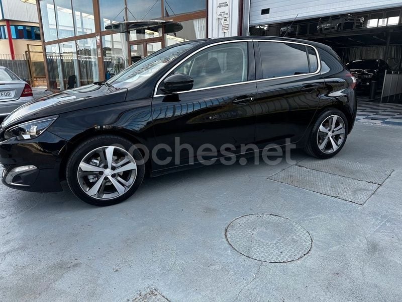 Negro Usado 2016 Peugeot 308 Allure Berlina | 10.899 € (Un poco caro) - Imagen 1/4