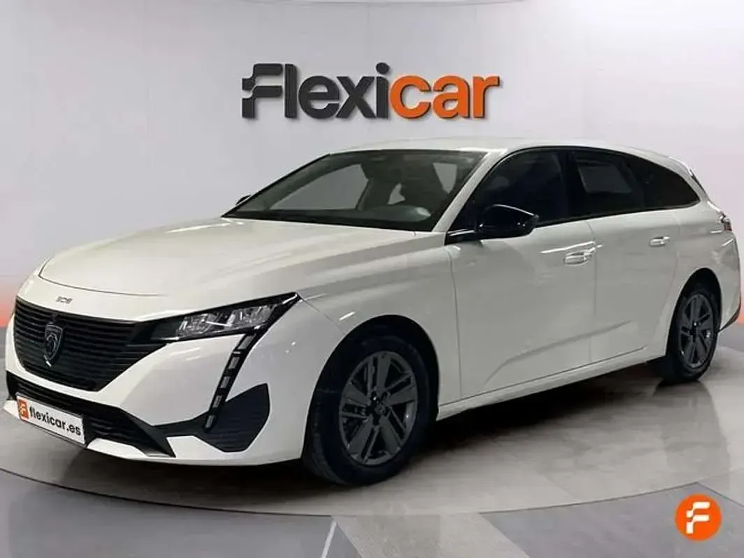 Usado Peugeot 308 SW Active 131 CV (96 kW) 2022 Blanco Familiar