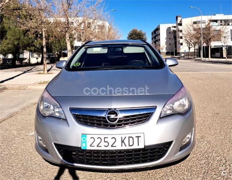 Gris / plata Usado 2012 Opel Astra Excellence Familiar | 6500 € (Precio justo) - Imagen 1/4