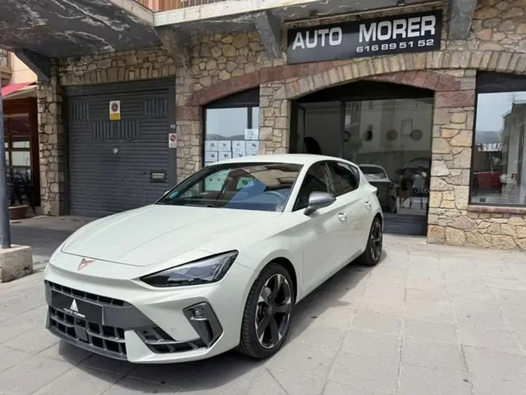 Usado Cupra Leon 150 CV (110 kW) 2025 Gris Utilitario