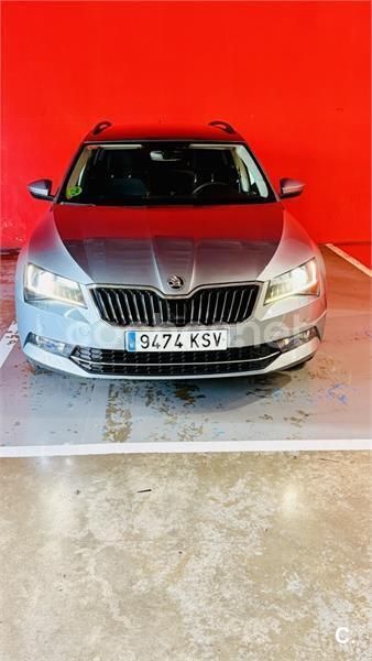 Gris / plata Usado 2019 Skoda Superb Ambition Familiar | 18.550 € - Imagen 1/4