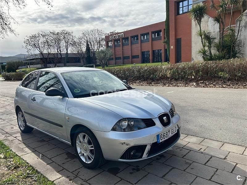 Usado Seat Ibiza Sport 100 CV (73 kW) 2009 Gris / plata Berlina