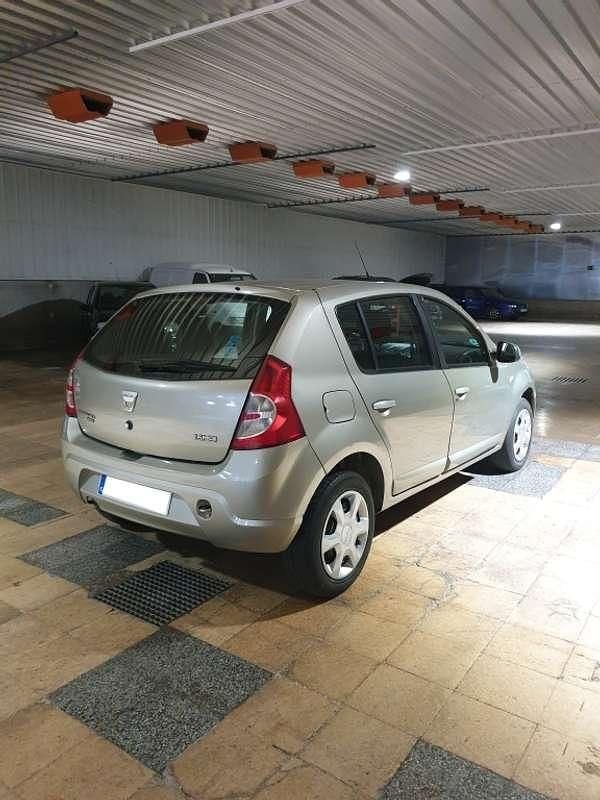 Usado Dacia Sandero Ambiance 87 CV (63 kW) 2008 Beige Utilitario