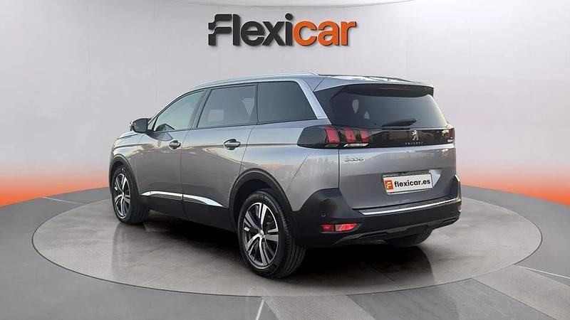 Usado Peugeot 5008 Allure 131 CV (96 kW) 2023 Gris Monovolumen