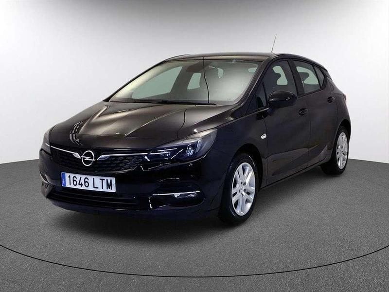 Usado Opel Astra Edition 110 CV (80 kW) 2021 Negro Utilitario
