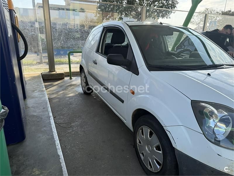 Usado Ford Fiesta Trend 68 CV (50 kW) 2009 Blanco Utilitario