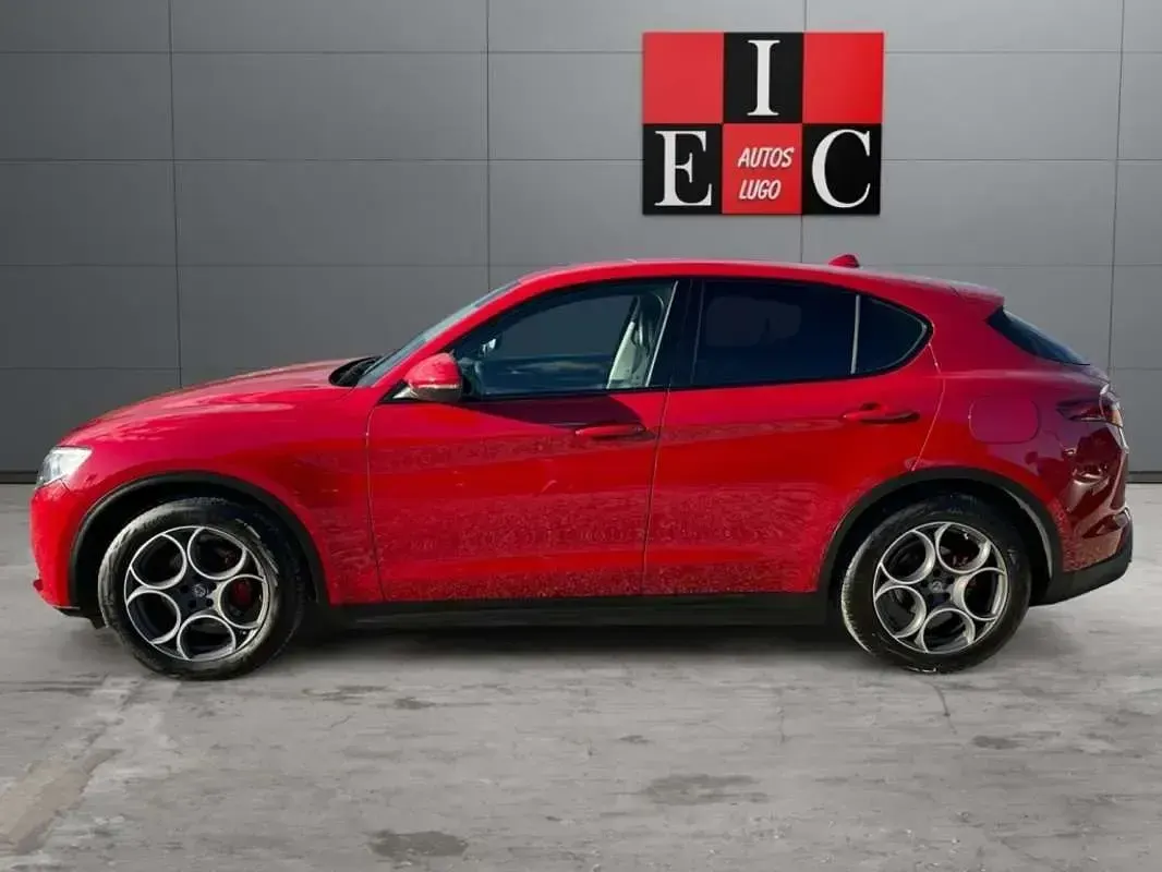 Usado Alfa Romeo Stelvio Executive 180 CV (132 kW) 2018 Rojo SUV