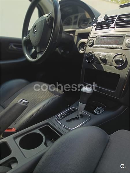 Usado Mercedes A180 Classic 109 CV (80 kW) 2007 Negro Monovolumen