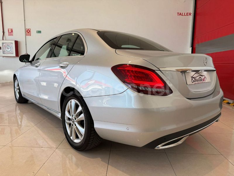 Usado Mercedes C200 160 CV (117 kW) 2019 Gris / plata Berlina