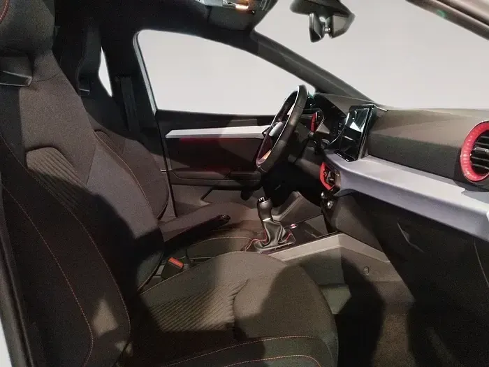 Usado Seat Ibiza FR 116 CV (85 kW) 2025 Gris Utilitario