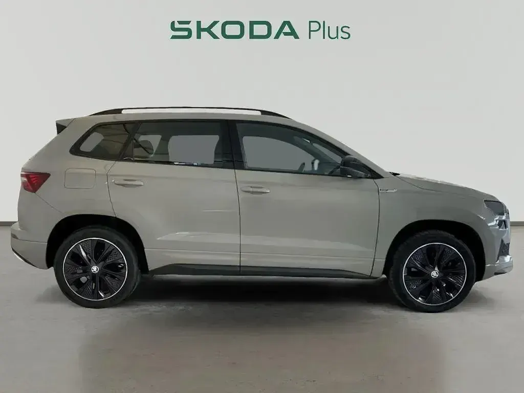 Usado Skoda Karoq SportLine 150 CV (110 kW) 2022 Gris SUV