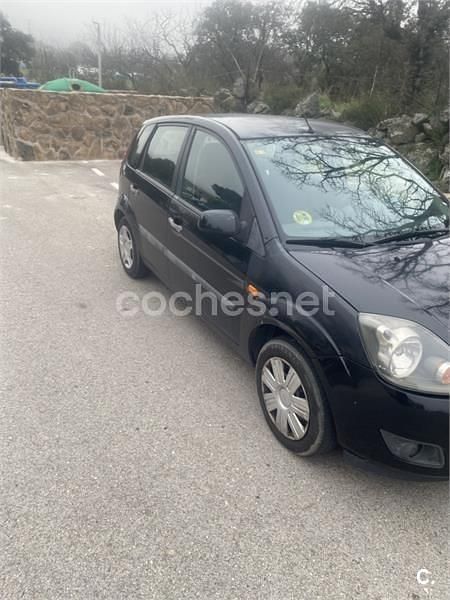Usado Ford Fiesta Trend 68 CV (50 kW) 2006 Negro Utilitario