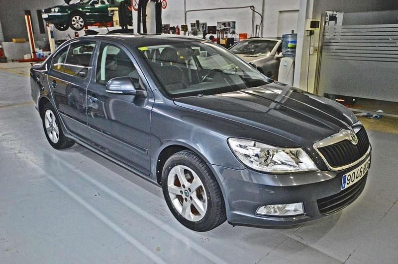 Usado Skoda Octavia Ambition 105 CV (77 kW) 2011 Gris Utilitario