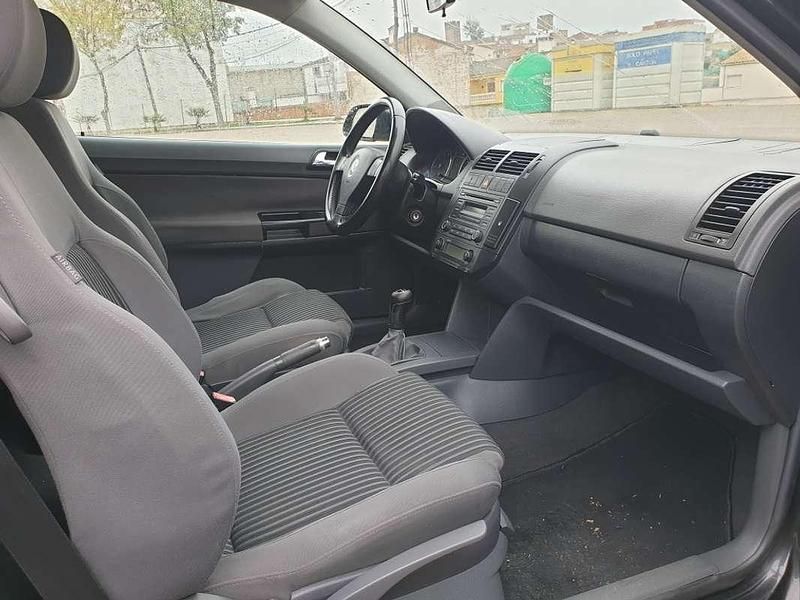 Usado VW Polo Advance 75 CV (55 kW) 2005 Negro Utilitario