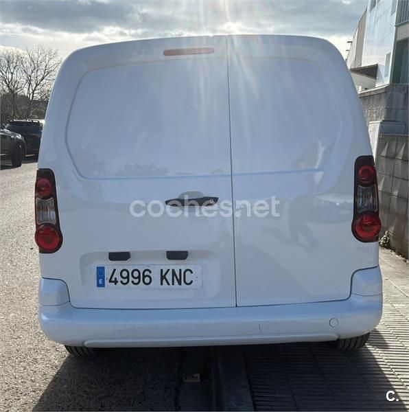 Usado Peugeot Partner Tepee Access 75 CV (55 kW) 2016 Blanco Monovolumen