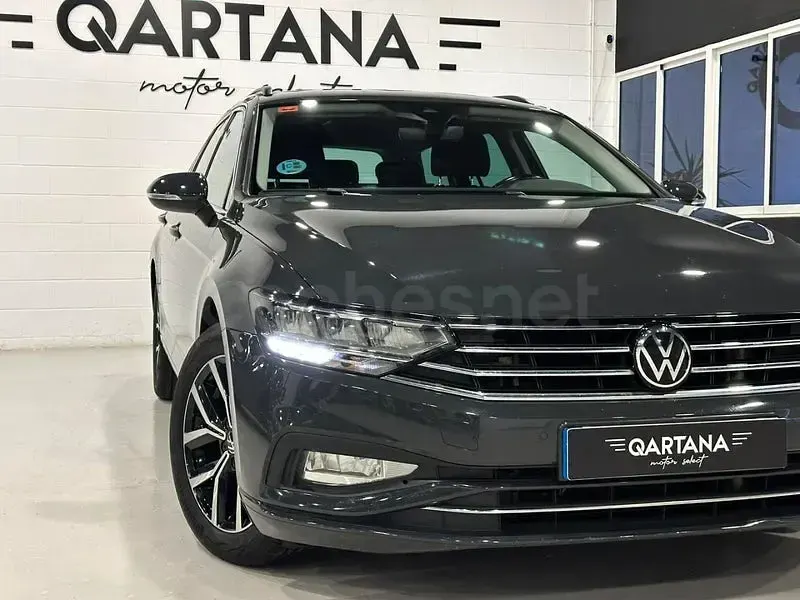 Usado VW Passat Executive 150 CV (110 kW) 2021 Gris / plata Familiar