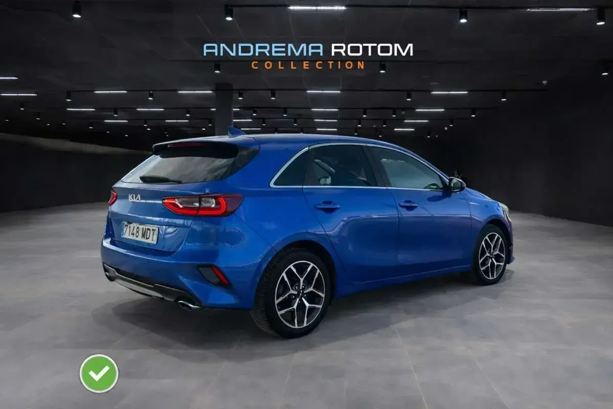 Usado Kia Ceed Style 101 CV (74 kW) 2023 Azul Utilitario