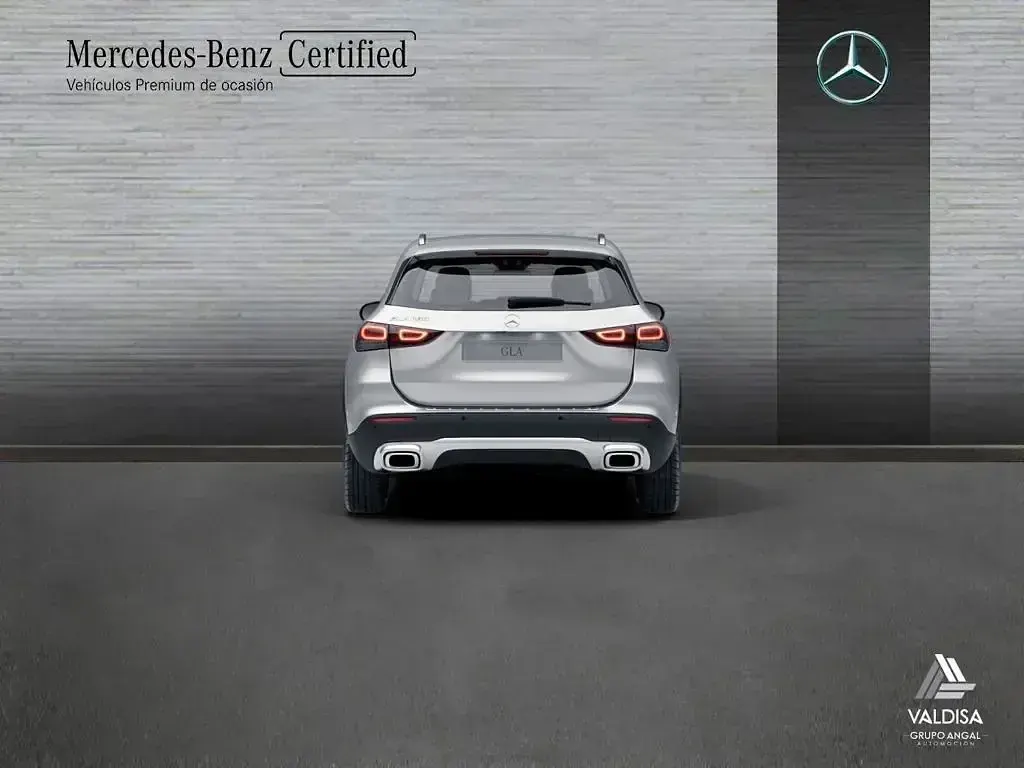 Usado Mercedes GLA180 136 CV (100 kW) 2022 Gris SUV