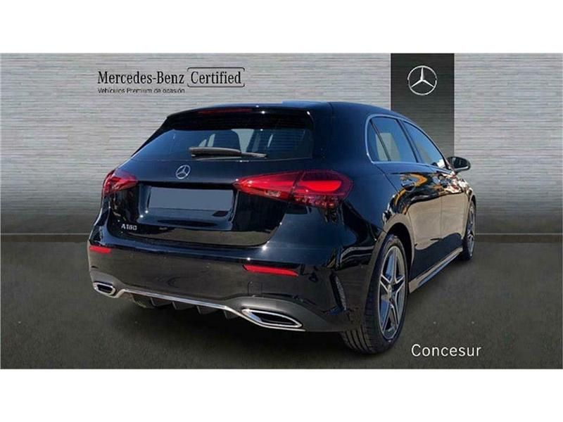 Usado Mercedes A180 AMG line 136 CV (100 kW) 2024 Negro Berlina
