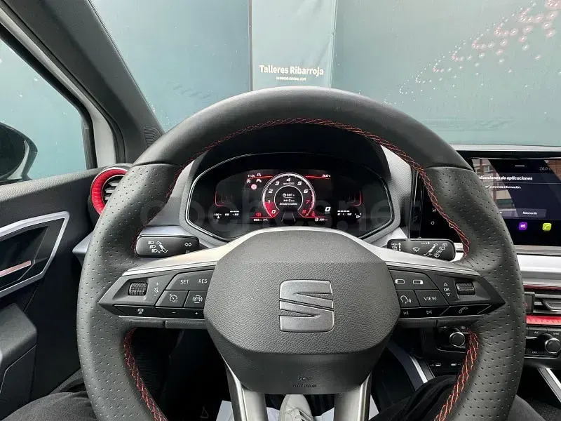 Usado Seat Arona FR 115 CV (84 kW) 2025 Blanco SUV
