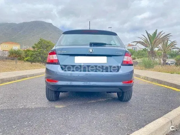 Usado Skoda Fabia Active 95 CV (69 kW) 2019 Gris / plata Utilitario