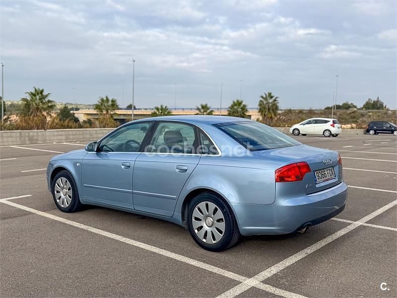 Usado Audi A4 130 CV (95 kW) 2006 Azul Berlina