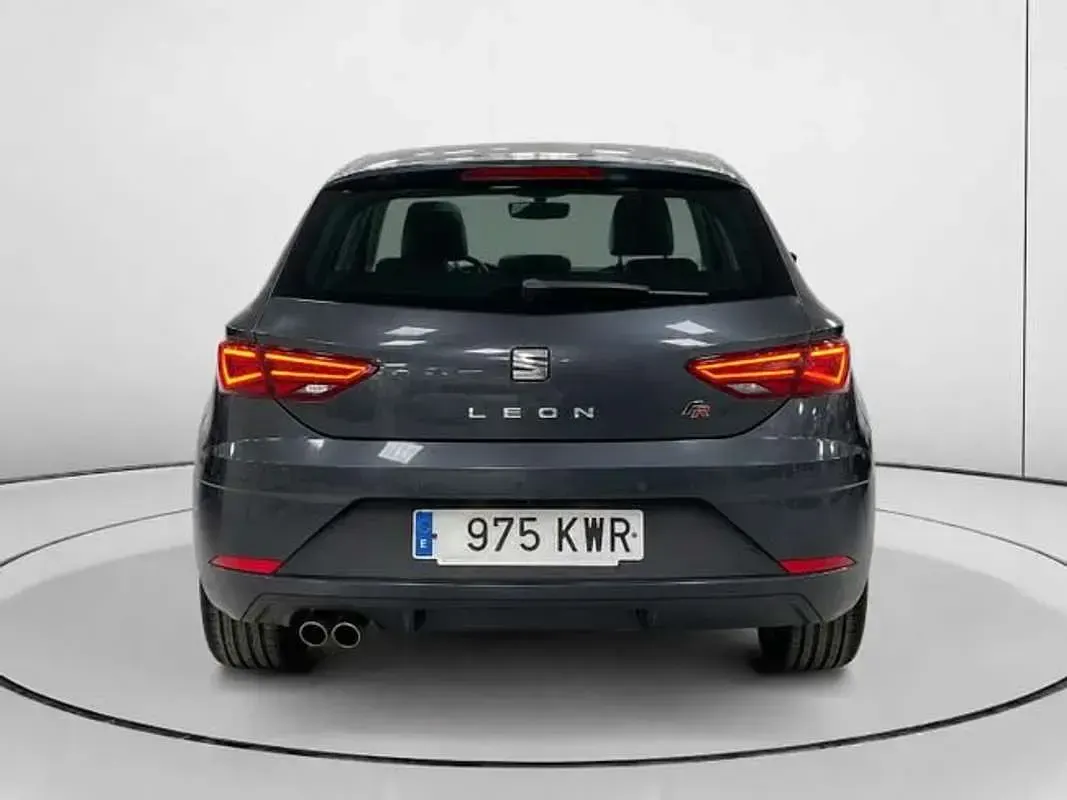 Usado Seat Leon FR 150 CV (110 kW) 2019 Gris Utilitario