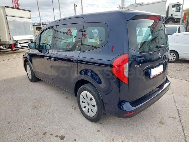 Usado Mercedes T180 116 CV (85 kW) 2025 Azul Monovolumen