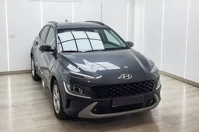 Usado Hyundai Kona 120 CV (88 kW) 2022 Gris SUV