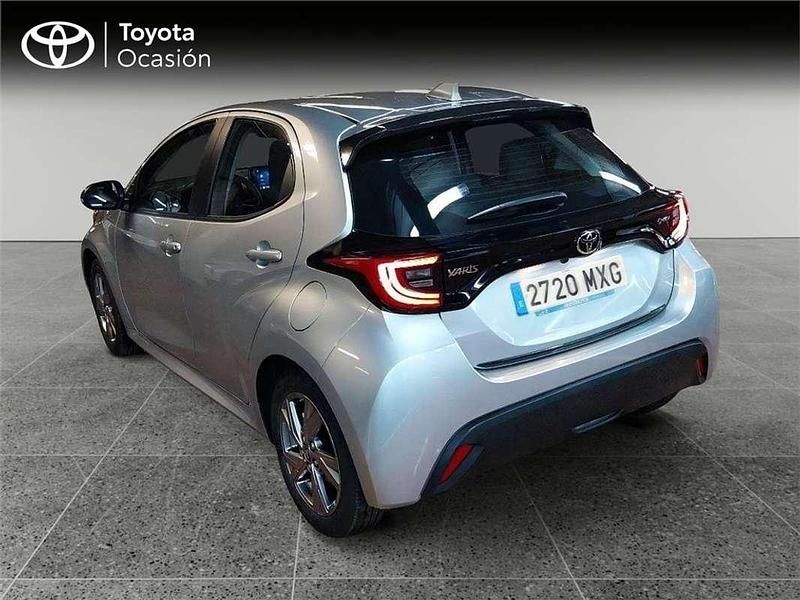 Usado Toyota Yaris Hybrid Active 116 CV (85 kW) 2024 Monovolumen
