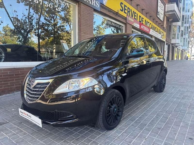 Usado Lancia Ypsilon Gold 69 CV (50 kW) 2014 Negro Utilitario