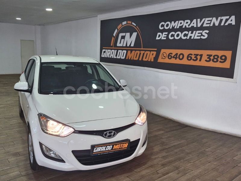 Blanco Usado 2014 Hyundai i20 Berlina | 7490 € (Precio justo) - Imagen 1/4