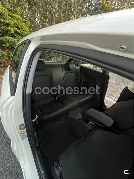 Usado Audi A1 Attraction 105 CV (77 kW) 2011 Blanco Utilitario