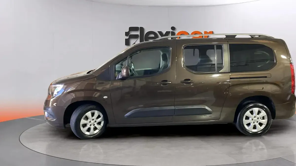 Usado Opel Combo Elegance 131 CV (96 kW) 2020 Marrón Monovolumen